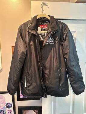 ccm  Icemen Men's Embroidered Team Windbreaker Jacket Black Size M